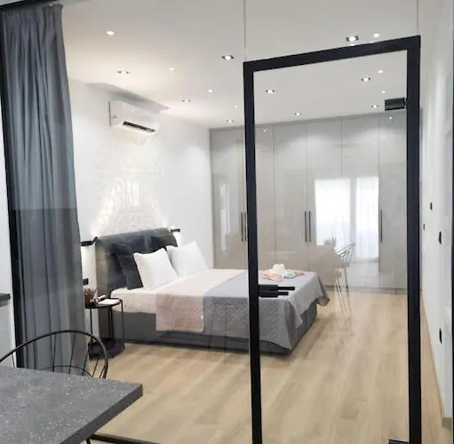 Dahlia Suite - 5 Min Drive To Piraeus Port
