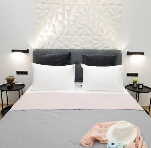 Dahlia Suite - 5 Min Drive To Piraeus Port