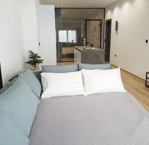 Dahlia Suite - 5 Min Drive To Piraeus Port