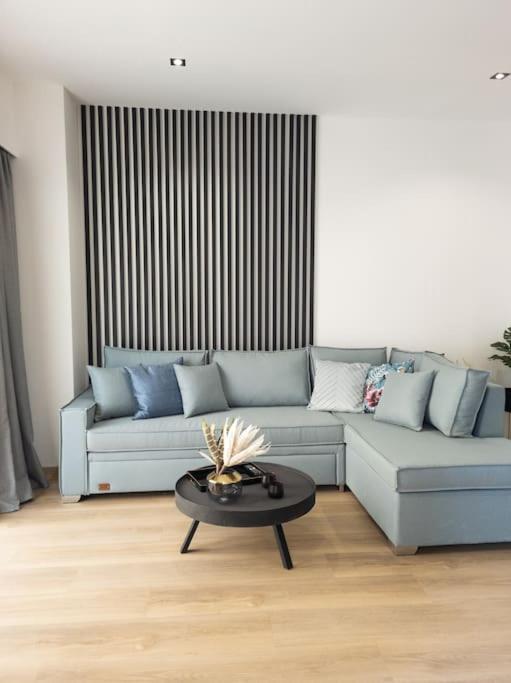 Dahlia - 5 Min Drive To Port Apartment Piraeus
