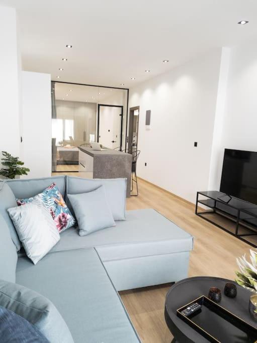 Dahlia - 5 Min Drive To Port Apartment