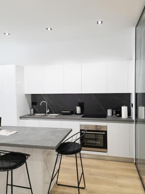 Dahlia - 5 Min Drive To Port Piraeus