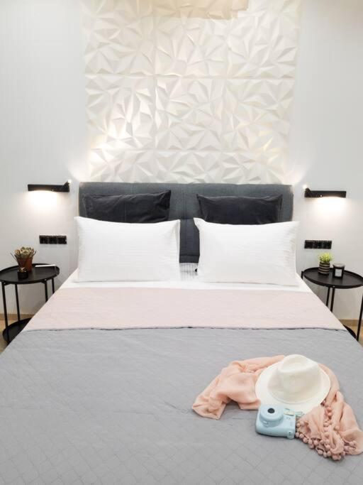 Dahlia - 5 Min Drive To Port Apartment Piraeus