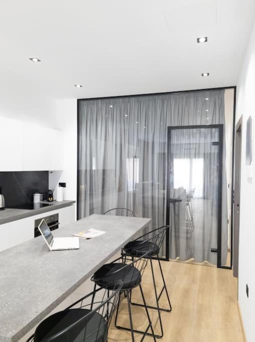 Dahlia - 5 Min Drive To Port *