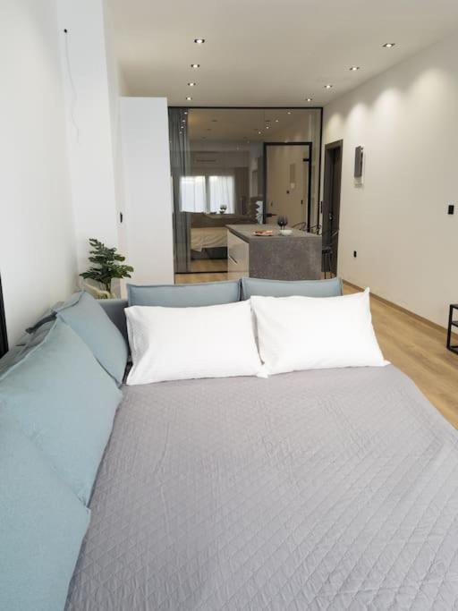 Dahlia - 5 Min Drive To Port Apartment Piraeus