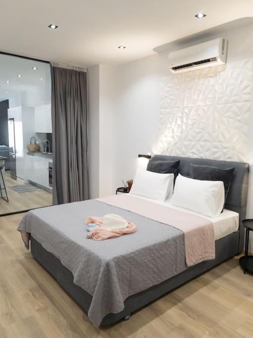 Dahlia - 5 Min Drive To Port Piraeus